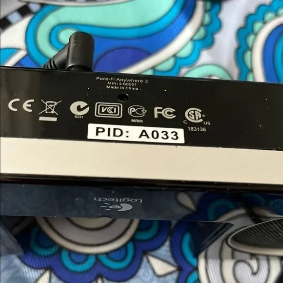 Logitech unit plus remote plus power plus bag to carry it in - Picture 8 of 9